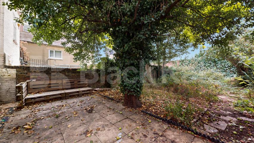 Stylish 3 Bedroom Flat on Quiet Residential Street Rochester Road, Camden